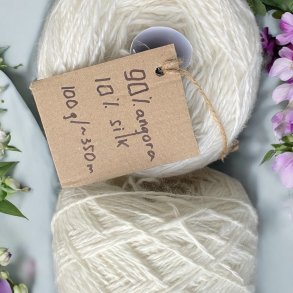 H�ndspunnet ANGORA MED SILKE fra Ukraina - Naturhvit
